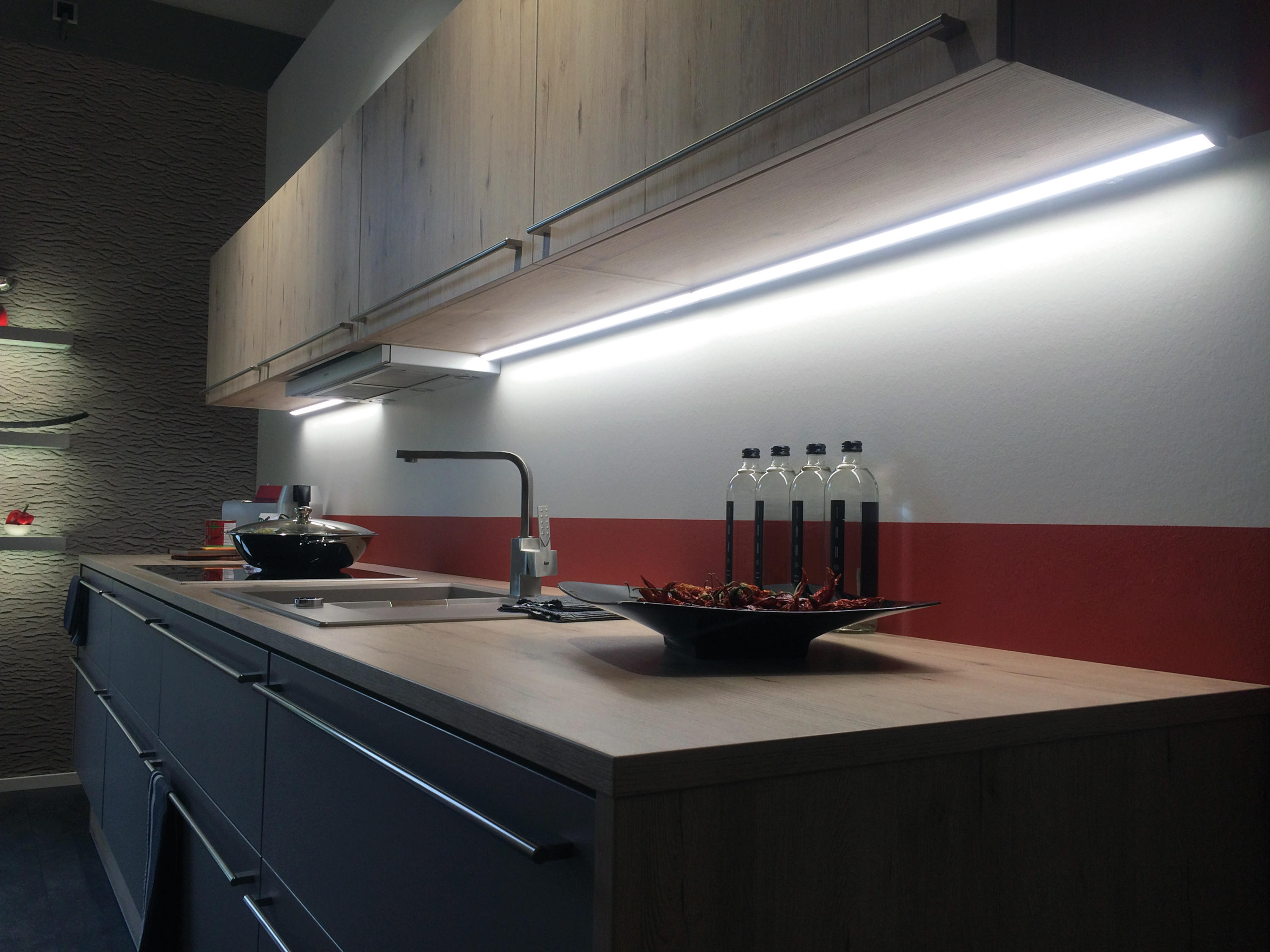 Какого на кухне свет. Светодиодный светильник NETXT С сенсорным выключателем (900 мм,. Подсветка для кухни под шкафы светодиодная икеа. Подсветка под кухонными шкафами.