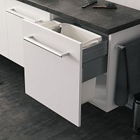 УЦЕНЕННАЯ система хранения белья LAUNDRY CARRIER SMALL 37 л, выдвижной фасад 600 мм, белый/серебро