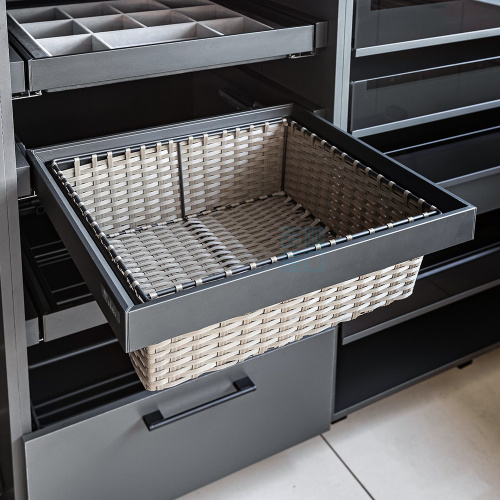 Выдвижная корзина PLAIT ULTRA из полиротанга, ширина 562-568 мм, коричневый/антрацит