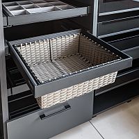 Выдвижная корзина PLAIT ULTRA из полиротанга, ширина 564-568 мм, коричневый/антрацит